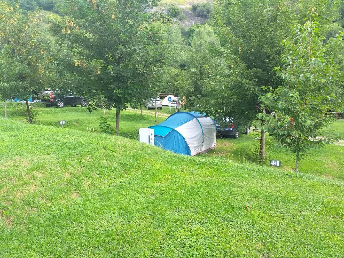 Camping Riu Gelat Hotel Espot Ngoại thất bức ảnh